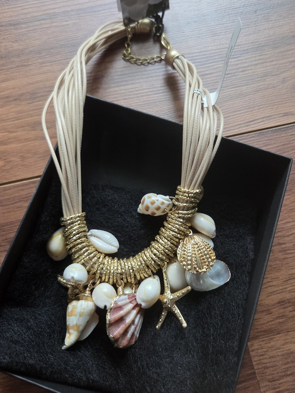 Viral Seashell Statement NWT Multi Strand Chunky